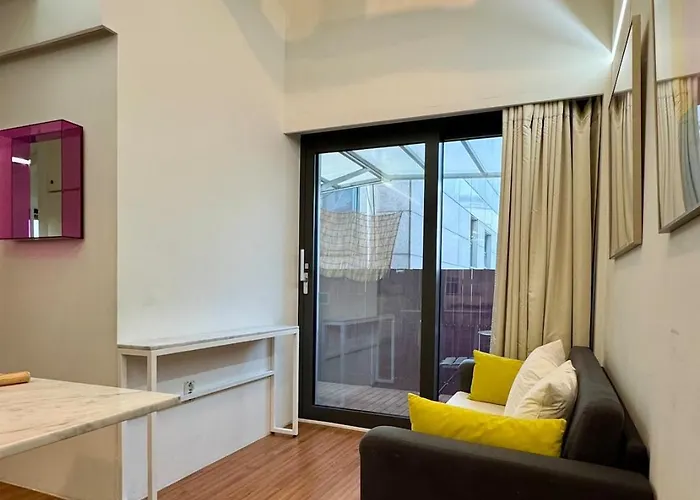 Apartamento Spacious For Up To 8 People, Station & Namsan