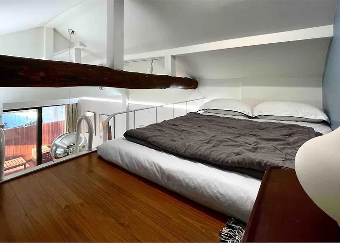 Spacious For Up To 8 People, Station & Namsan