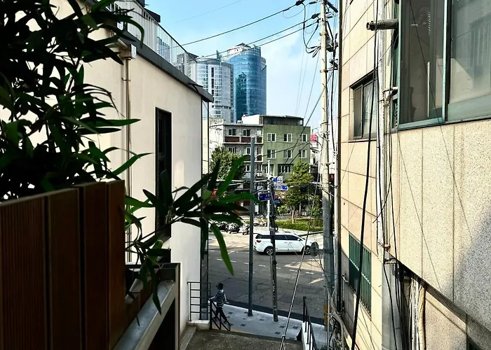 Spacious For Up To 8 People, Station & Namsan Seúl