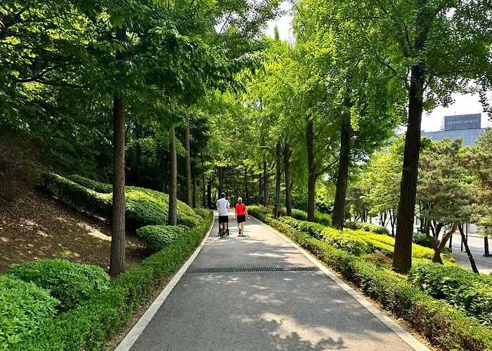 Spacious For Up To 8 People, Station & Namsan * Seúl